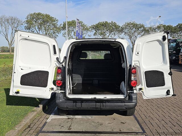 PEUGEOT PARTNER 1.6 automaat, airco, navi, pdc, zijdeur PEUGEOT PARTNER 1.6 automaat, airco, navi, pdc, zijdeur