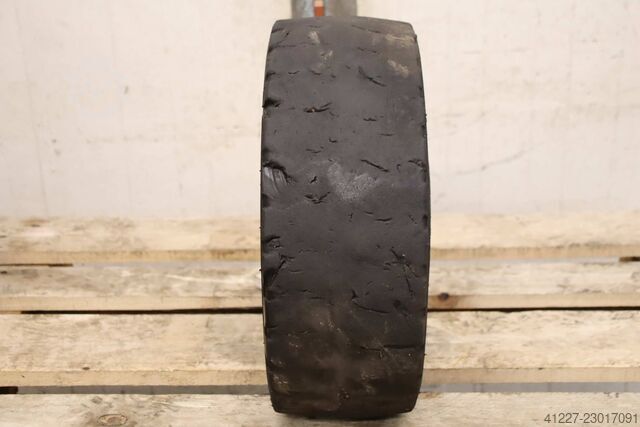 Vollgummi Reifen 2 Stück ROTA / Reifen Günther 18x7-8  4.33 R-8