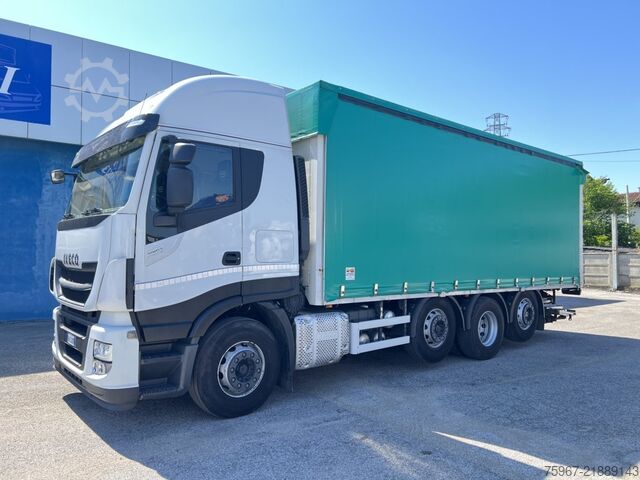 Autocarro con pianale e telone Iveco Stralis 480
