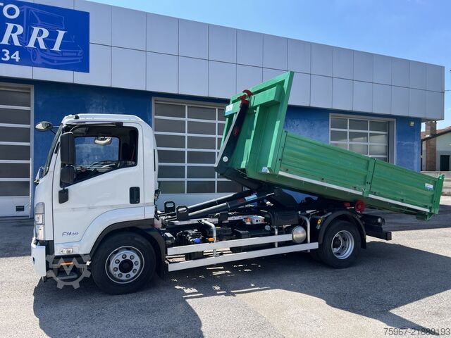 Kampós konténerszállító teherautó Isuzu F14 240