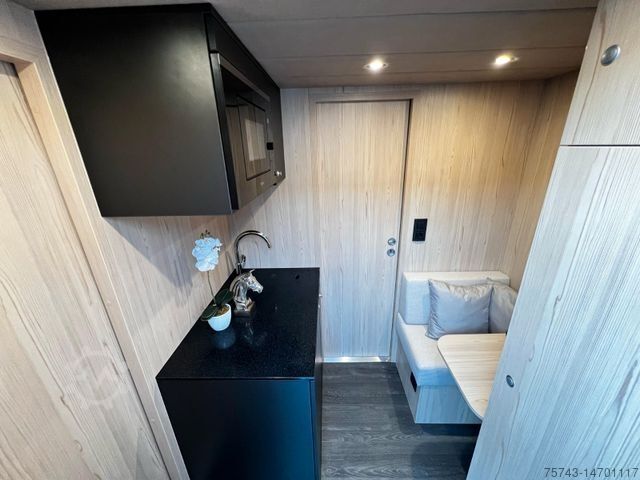 Pferdeanhänger  STX Trailer  3-4 Pferde Wohnung, Dusche WC,