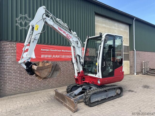 Mini excavator Takeuchi Kraan TB230 - Gebruikt