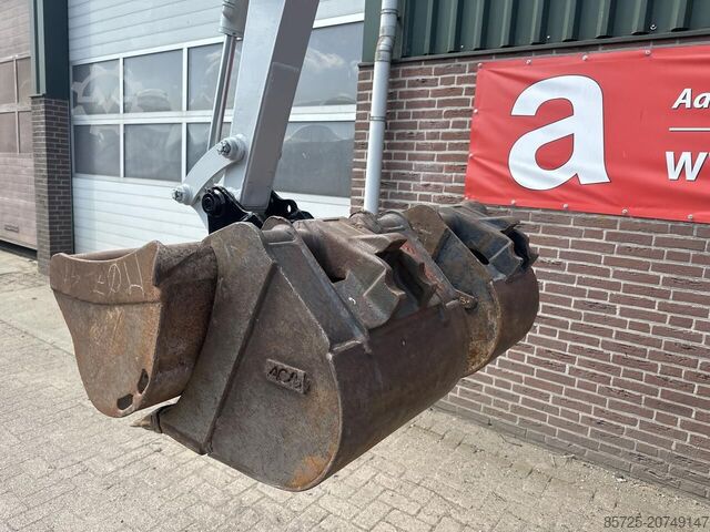 Mini excavator Takeuchi Kraan TB230 - Gebruikt