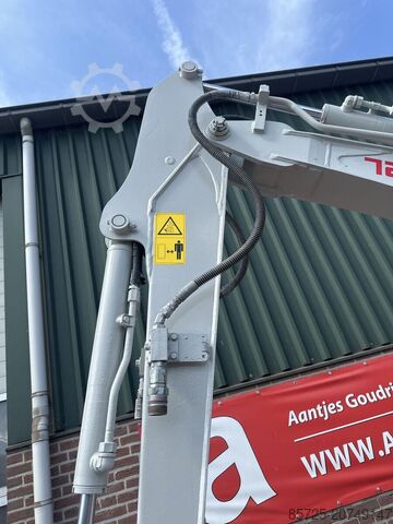 Mini excavator Takeuchi Kraan TB230 - Gebruikt