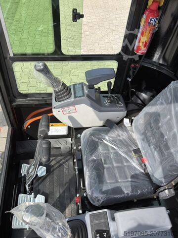 Miniexcavator cu cabină completă și încălzire Tec Point - 1,8t Klasse Minibagger NEU! Schnellwechsler und 3 Schaufeln im Set