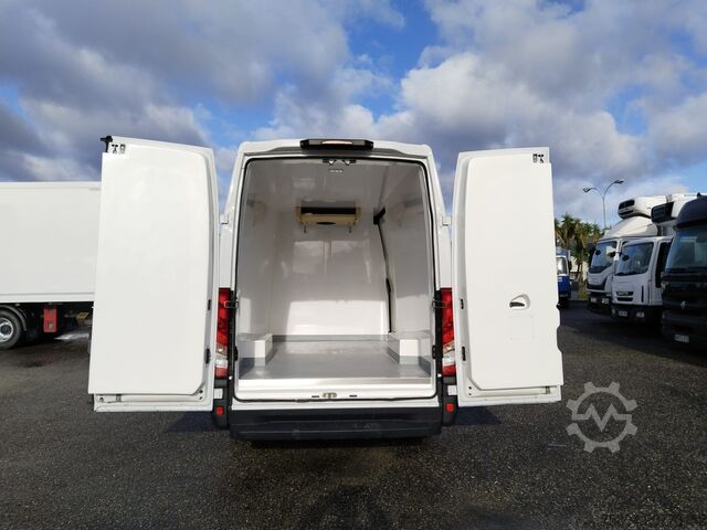 Refrigerator body van Iveco Daily 35