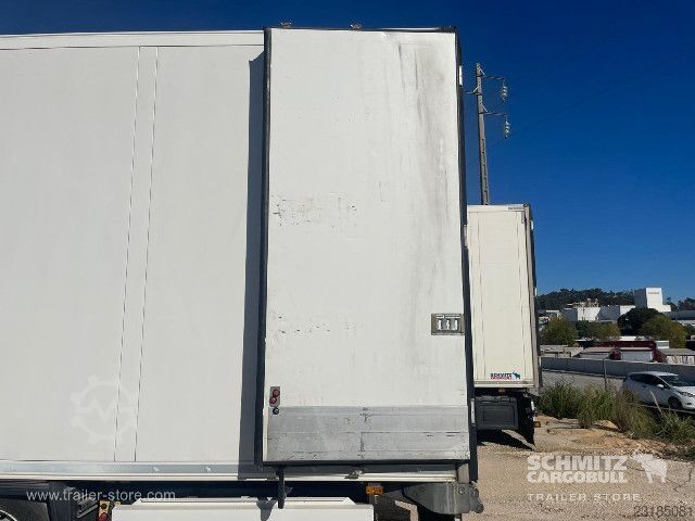 Rashladna poluprikolica Schmitz Cargobull Semitrailer Reefer Multitemp Plataforma