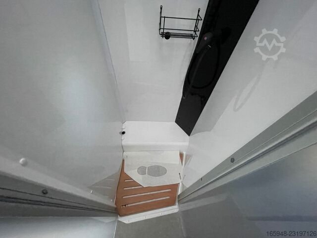 Halvintegrerad husbil ETRUSCO 7.4 SBC T-MODELL BASE | Automatik,Hubbett