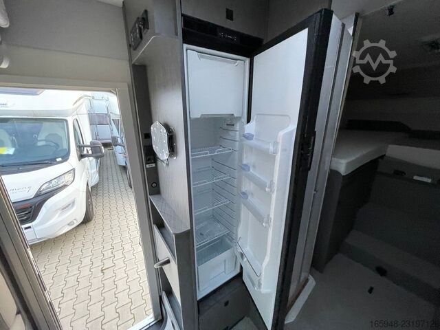 Halvintegrerad husbil ETRUSCO 7.4 SBC T-MODELL BASE | Automatik,Hubbett