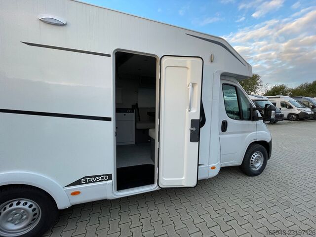 Halvintegrerad husbil ETRUSCO 7.4 SBC T-MODELL BASE | Automatik,Hubbett