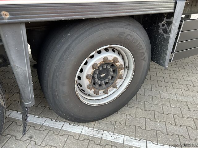 βαλίτσα Schmitz Cargobull SCB S3B / Box Trailer / 2x Liftas / APK TUV 09-26