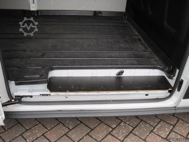 Vysoký a prodloužený skříňový vůz Ford Transit FT 350 2,0 TDCI L3 Trend 3-Sitze