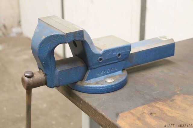 Workbench with vice unbekannt 2000/720/ H940 mm