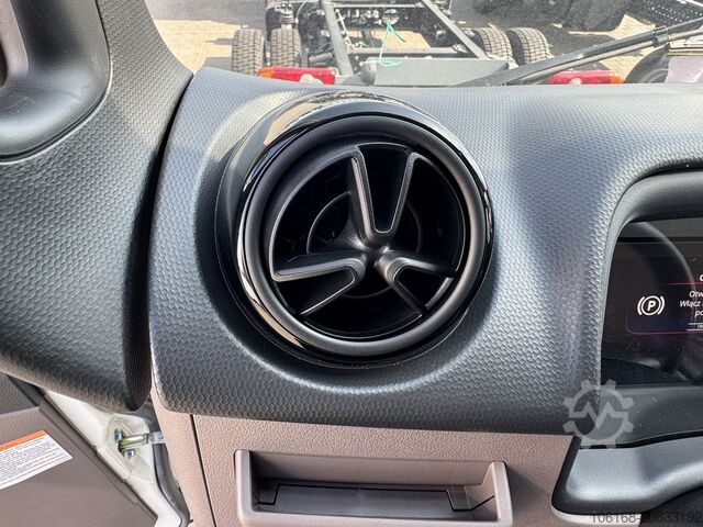 Truck chassis Fuso CANTER 6C18 4X4 Fahrgestell