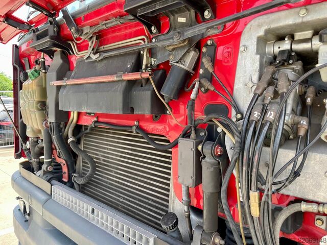 Camión grúa IVECO EUROTECH 240E 42