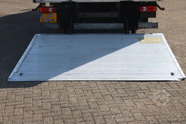 Koffer DAF LF 180 + Euro 6 + Dhollandia Lift + 12t