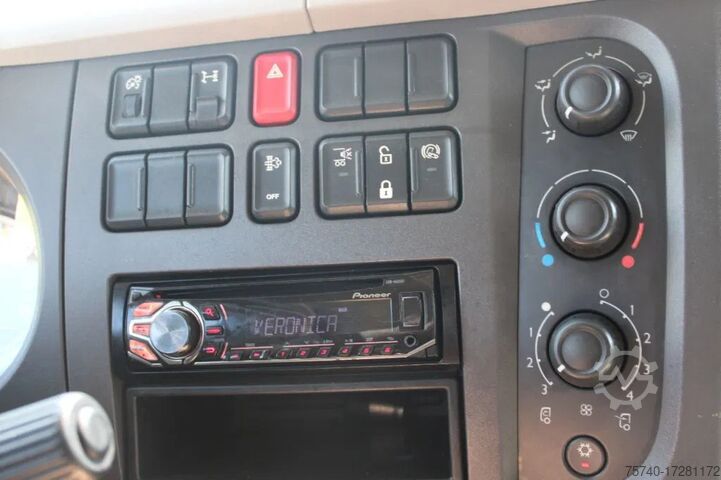 Koffer DAF LF 180 + Euro 6 + Dhollandia Lift + 12t