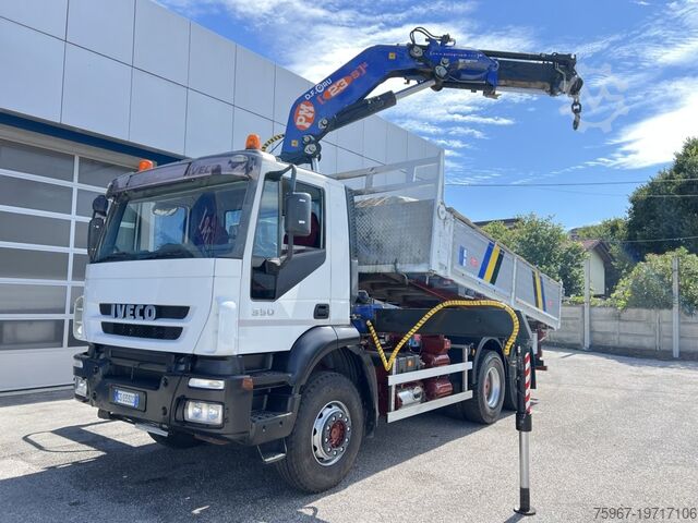 Wywrotka trójstronna z dźwigiem Iveco Trakker 350
