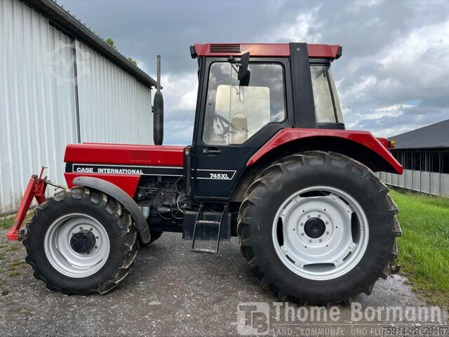 Tractor Case-IH 745 XL