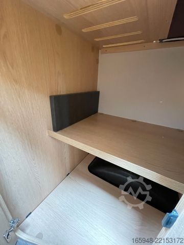Halvintegreret autocamper SUNLIGHT T 67 S Adventure Edition | Automatik, Hubbett