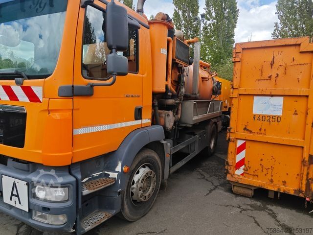 Camion-citerne à vide MAN TGM 18.340 Saugwagen