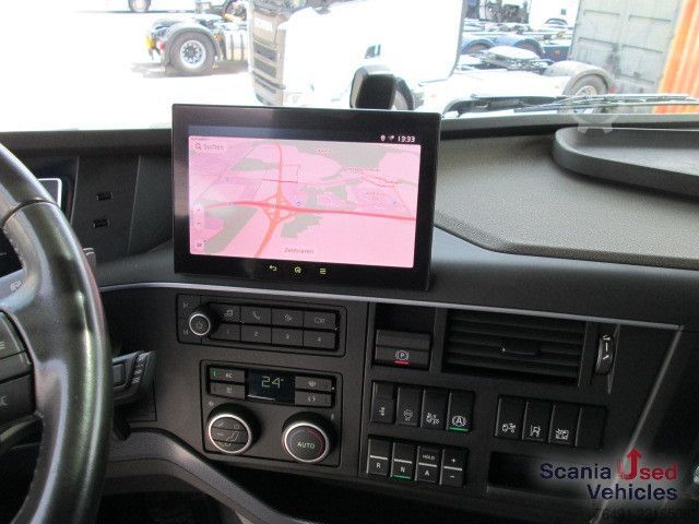 Standard dragbil Volvo FH 500 Globetrotter XL / Navigation / ALCOA