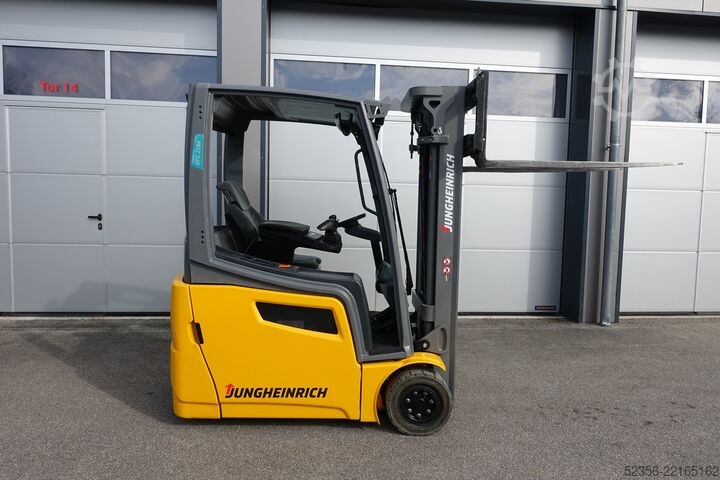 Manuel transpalet Jungheinrich 1,6t EFG216 TRIPLEX SS Batterie 92%