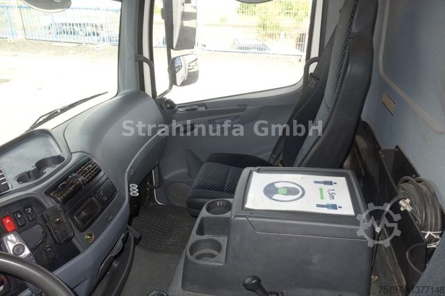 Furgoneta caja MERCEDES-BENZ 818 L Atego Koffer + LBW