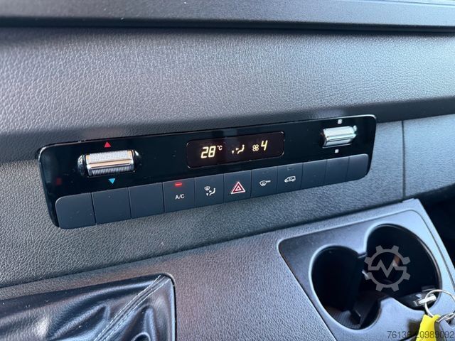 Kylskåpsbil MERCEDES-BENZ Sprinter Klima 2x Schiebetür Lebensmittel L1H1