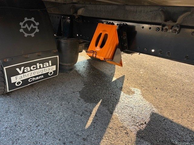 Samochód ciężarowy z plandeką typu platforma MAN TGL 8.220 4x2 BL ¤6D 8,6to. Schalter A/C LBW