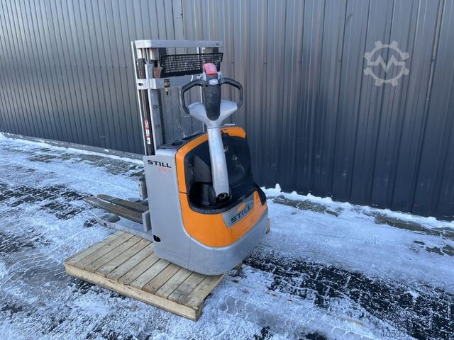 Ručně vedený zakladač Still EXV10