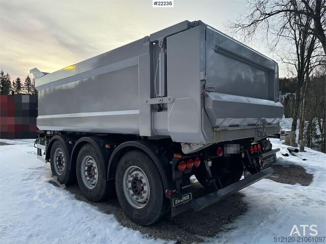 Remorcă cu trei axe Ovox  Ovox triple-axle trailer