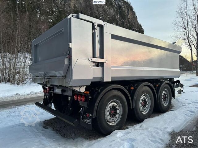 Remorcă cu trei axe Ovox  Ovox triple-axle trailer