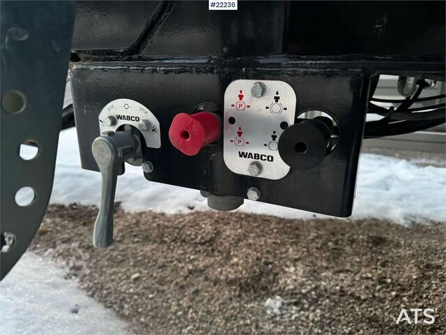 Remorcă cu trei axe Ovox  Ovox triple-axle trailer