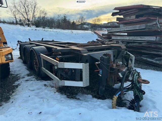 Remorcă cu cârlig Istrail cu funcție de basculare Istrail hook trailer with tipping function