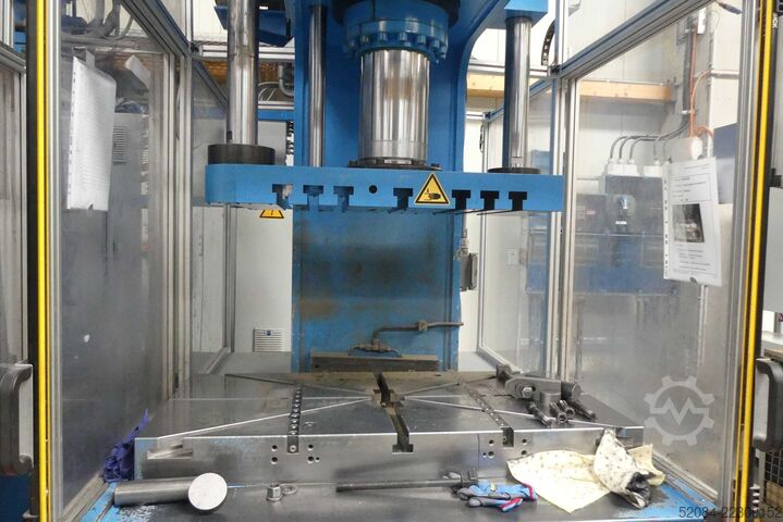 ZEULENRODA Presă Hidraulică cu Coloana Unică ZEULENRODA PRESSTECHNIK PYE 100 F