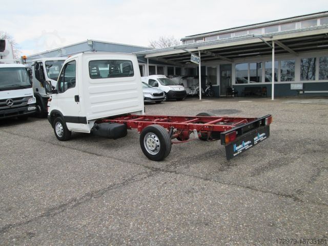 Bestelwagenchassis IVECO 35L12*Klima*Tempomat*Fahrgestell*3 Sitzer*