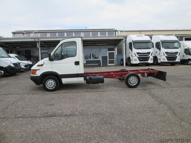 Bestelwagenchassis IVECO 35L12*Klima*Tempomat*Fahrgestell*3 Sitzer*