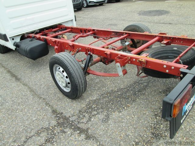 Bestelwagenchassis IVECO 35L12*Klima*Tempomat*Fahrgestell*3 Sitzer*