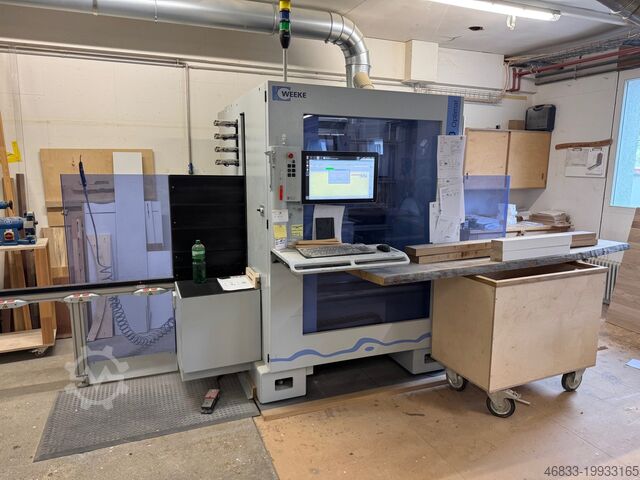 Bearbeitungszentrum mit Durchlauf Weeke BHX 200