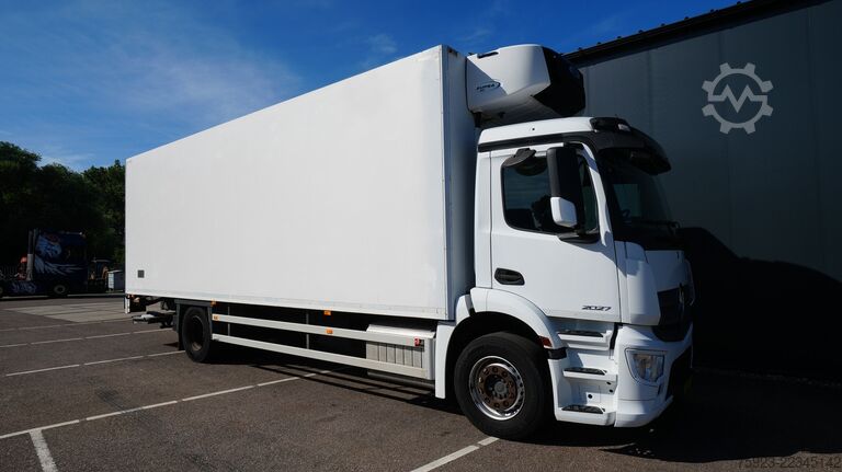 Transport réfrigéré/congélé Mercedes-Benz Antos 2027 frigo truck with CARRIER SUPRA 850
