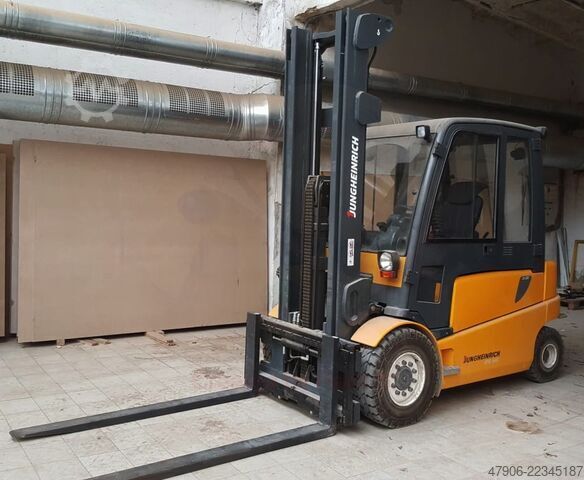 Viljuškar Jungheinrich EFG 540