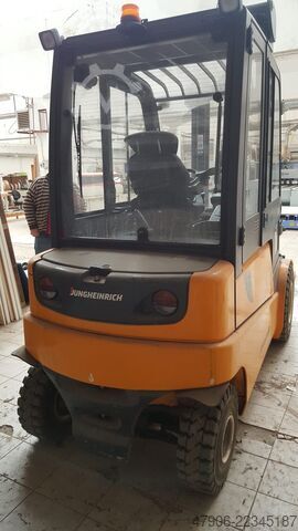 Viljuškar Jungheinrich EFG 540