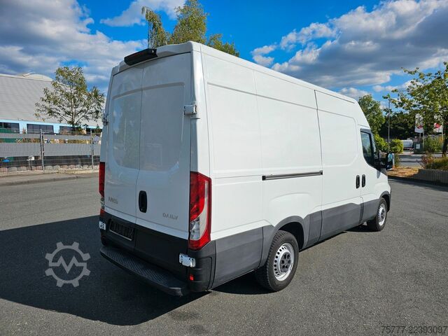 Bestelwagen met verhoogd dak IVECO Daily 35-120 Kastenwagen - L2H2 - Klima - Navi