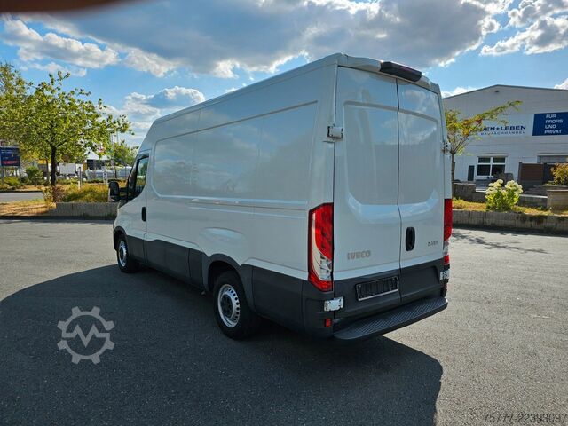 Bestelwagen met verhoogd dak IVECO Daily 35-120 Kastenwagen - L2H2 - Klima - Navi