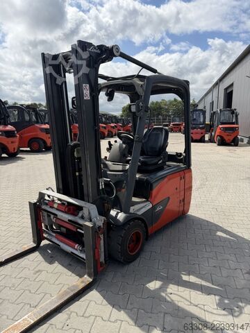 Elektrische vorkheftruck 3 wielen Linde E18-02