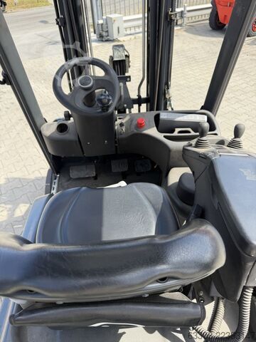 Elektrische vorkheftruck 3 wielen Linde E18-02