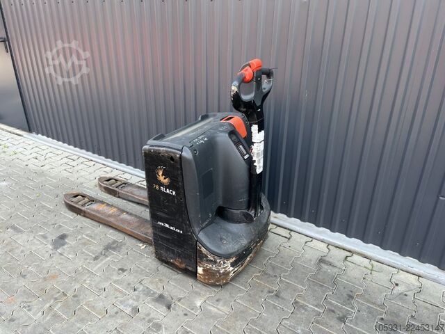 Kézi raklapemelő Linde T16