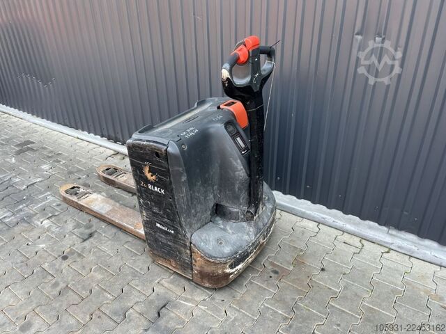 Kézi raklapemelő Linde T16