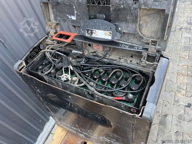 Kézi raklapemelő Linde T16